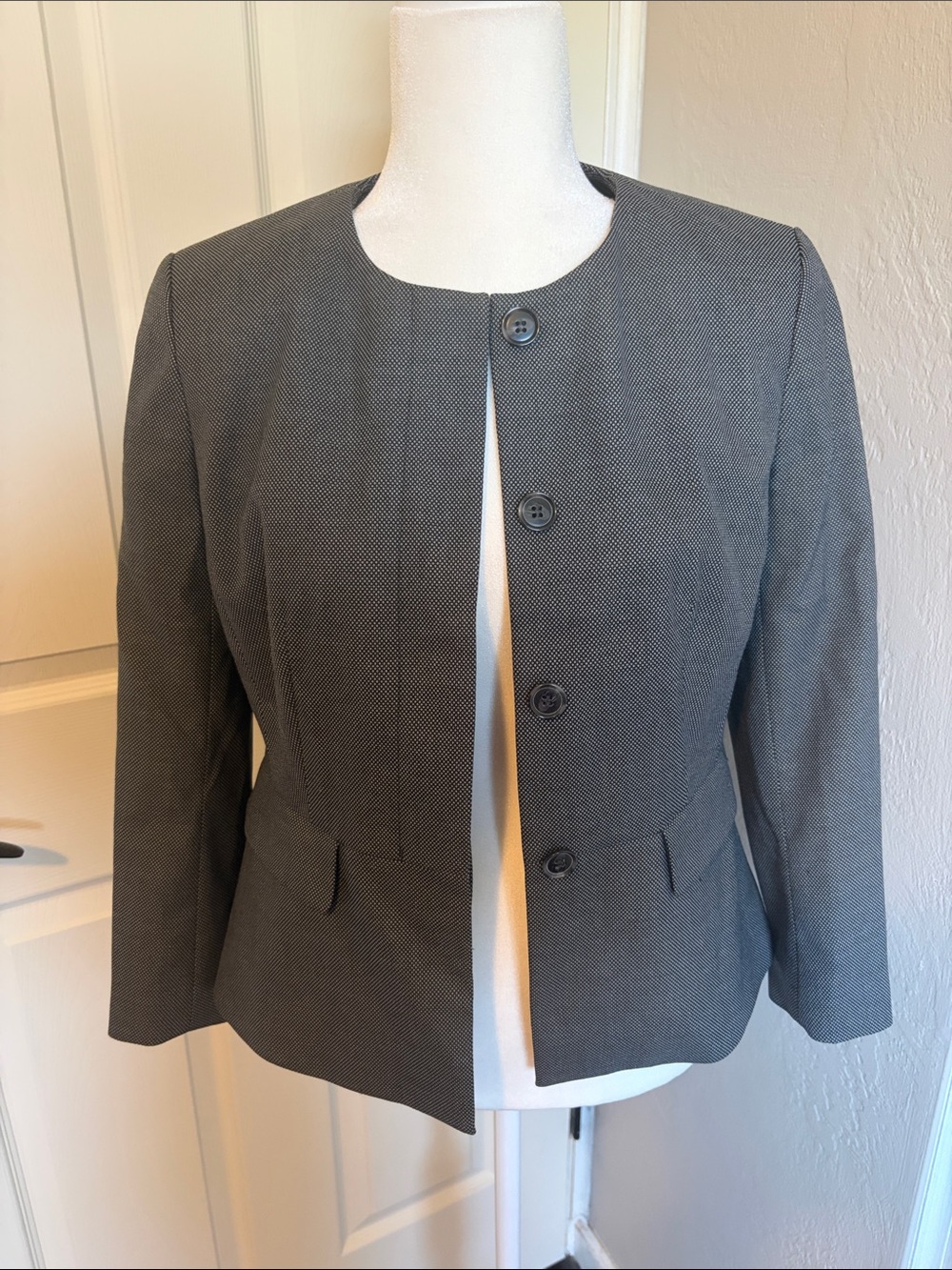 Ann Taylor Factory Gray Collarless Blazer Jacket button up pockets